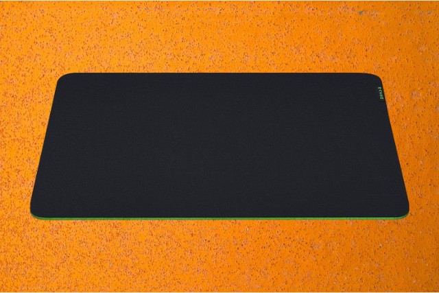 Razer Gigantus V2の特徴とふんわりやわらかな操作感